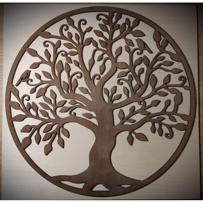 Arbre de vie en noyer sur fond en bouleau